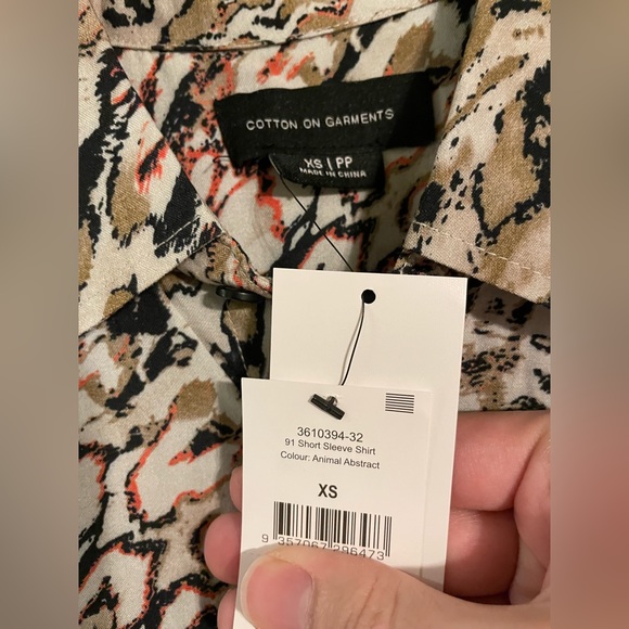 Men’s Cotton On Print Button Down Shortsleeve Shirt - Picture 3 of 4